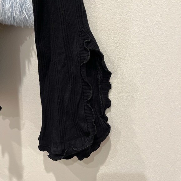 Brand new never worn Black ruffled free people long sleeve shirt size medium - Picture 4 of 5